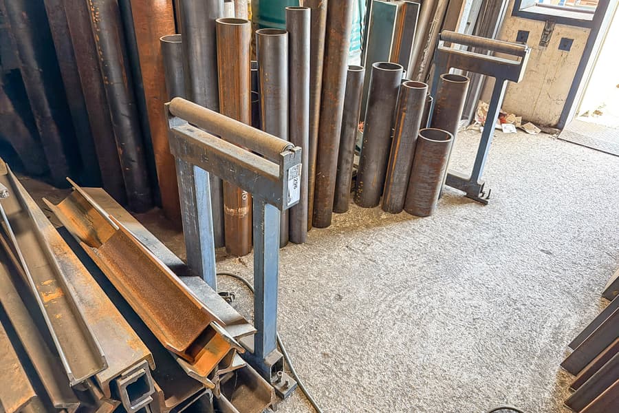 2 Rollenfaulenzer, bodenverschraubt